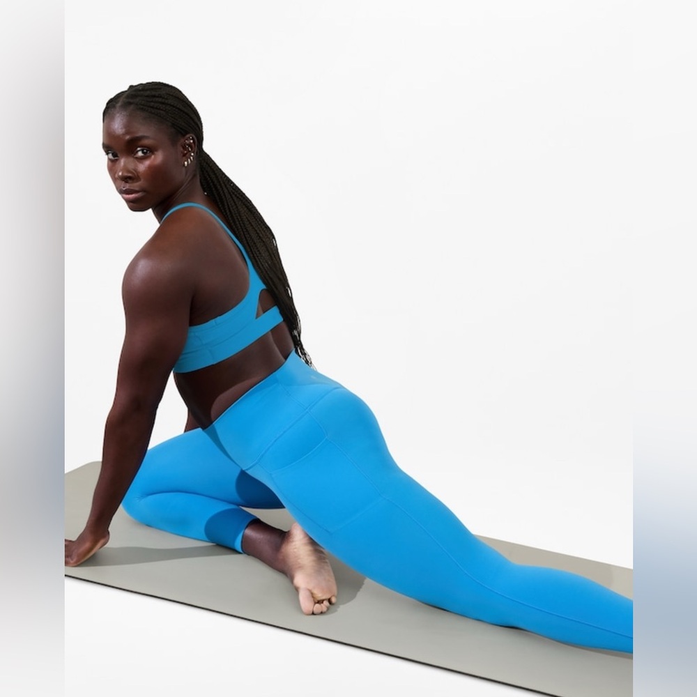 Athleta Salutation Stash 7/8 Tight.  Large Ultramarine